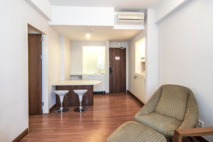 Room 25 of 38