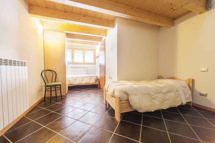 Room 6 of 15