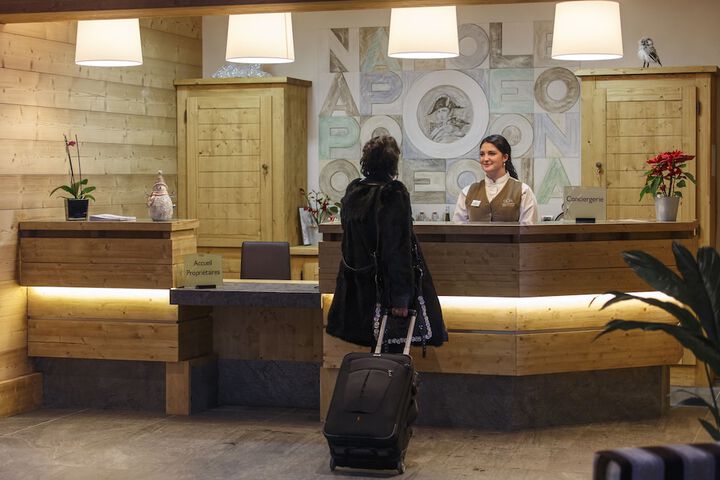 Check-in/check-out kiosk
