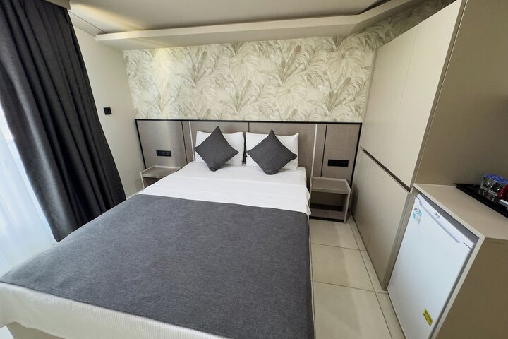 Room 6 of 64