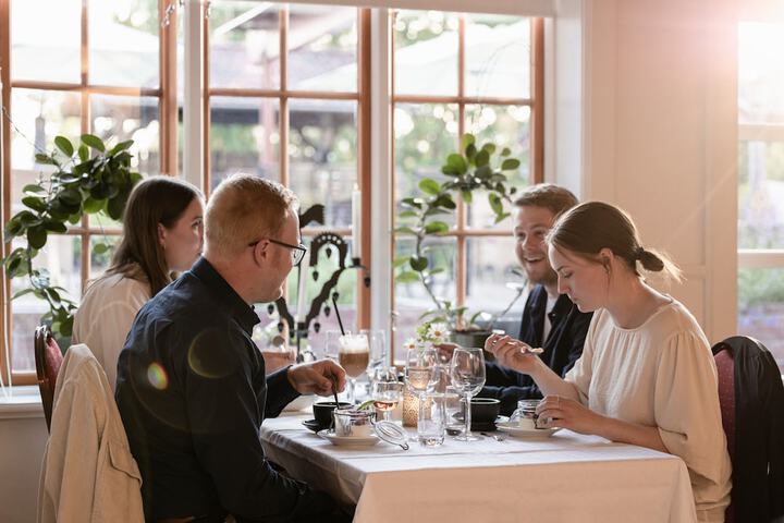 Dining 42 of 63