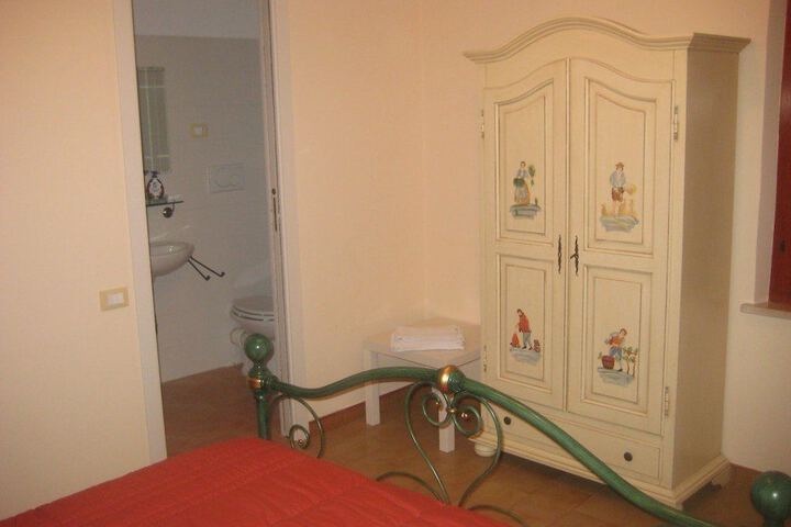 Room 12 of 37