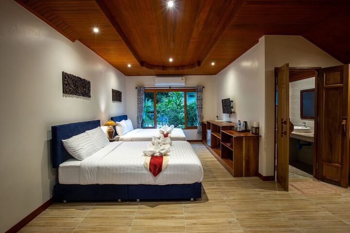 Room 8 of 18