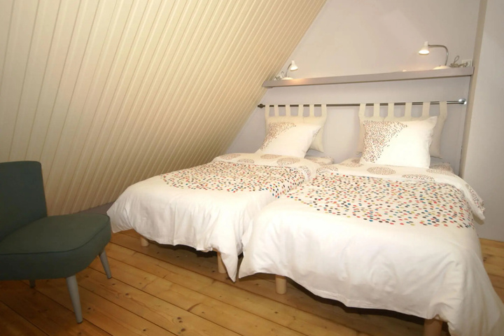 Room 4 of 17