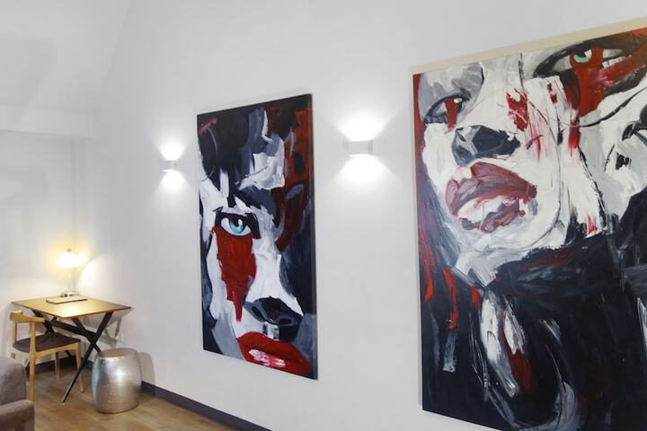 Room 17 of 158
