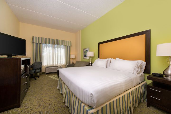 1 King Bed (1 of 26)