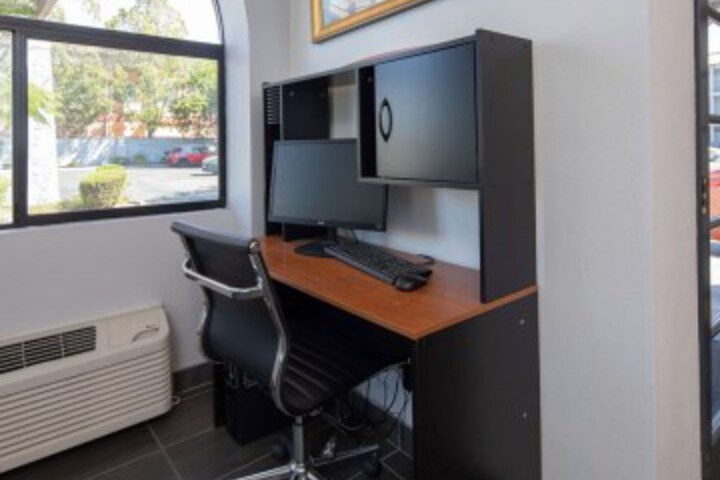 Business Center 45 of 48