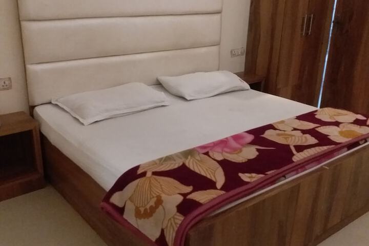 Room 6 of 24