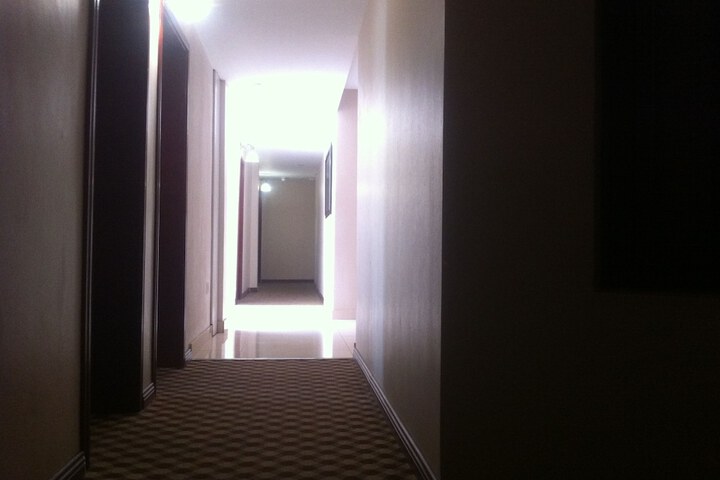 Ballroom/Hall 17 of 24