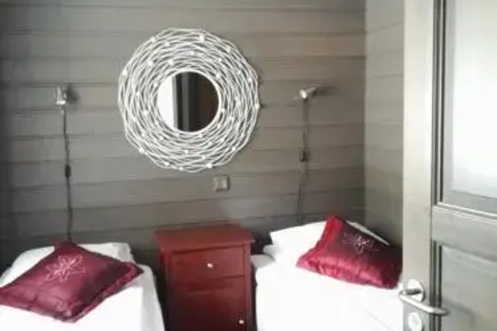 Room 5 of 11