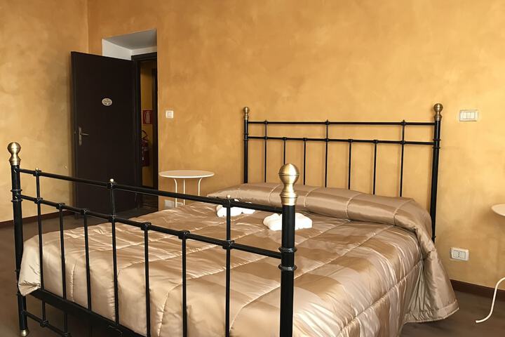 Room 6 of 18