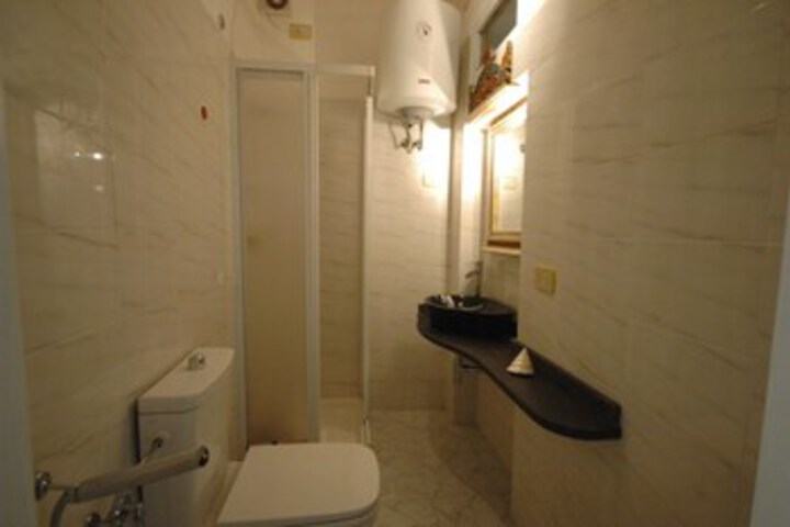 Room 8 of 60