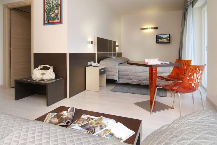 Room 9 of 33