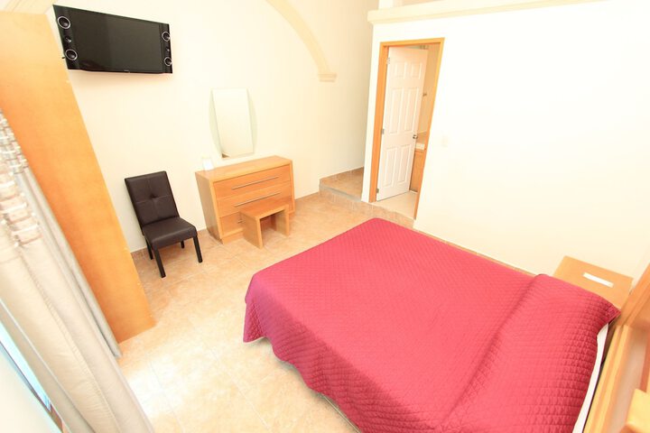 Room 9 of 32