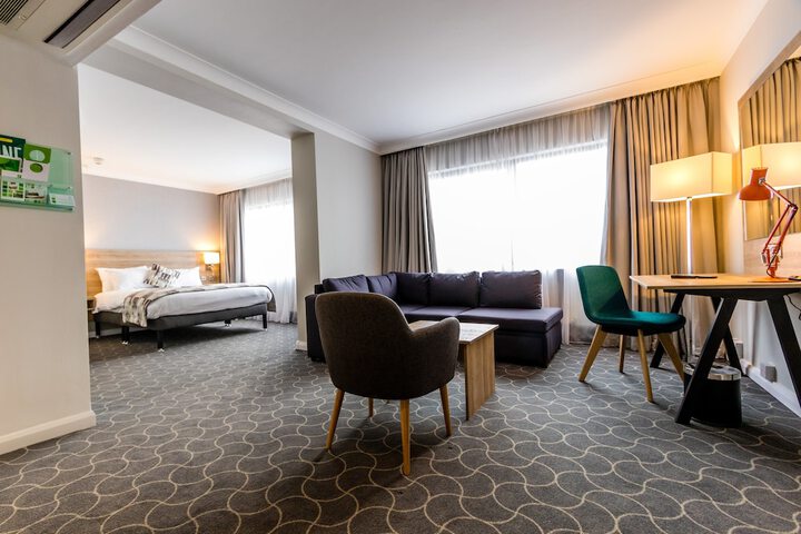Room 5 of 210