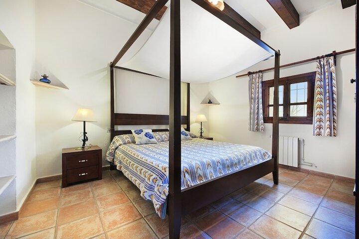 Room 7 of 32
