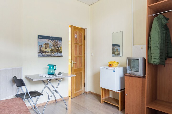 Room 10 of 32
