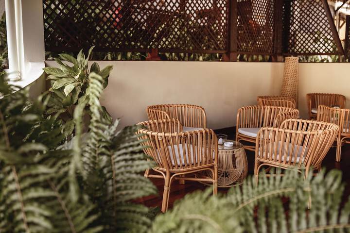 Lounge 91 of 107