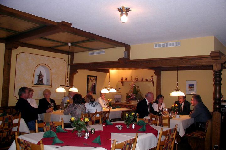 Dining 2 of 5