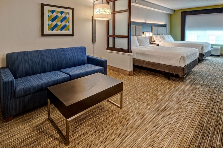 2 Queen Bed Suite Communication Accessible (4 of 8)