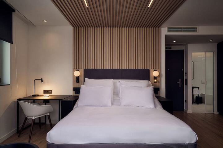 Room 5 of 52