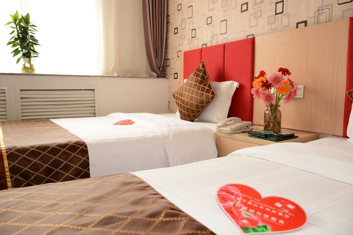 Room 4 of 9