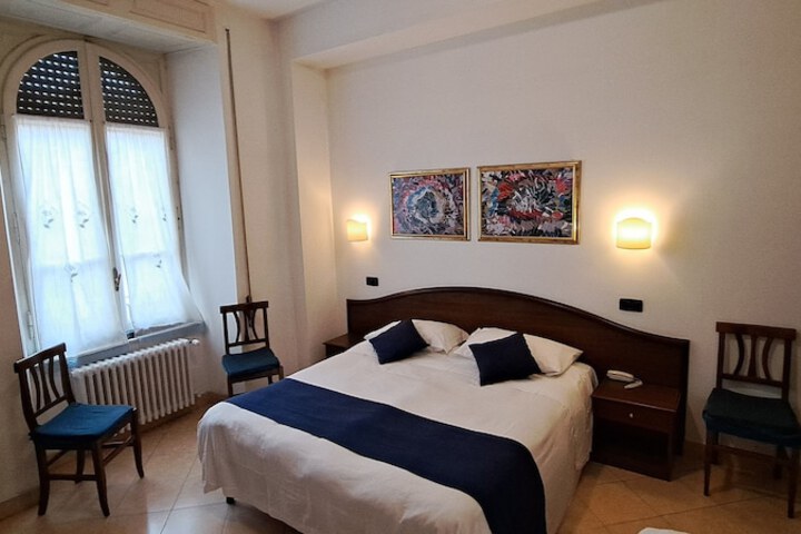 Room 6 of 15
