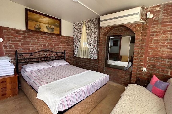 Room 15 of 44