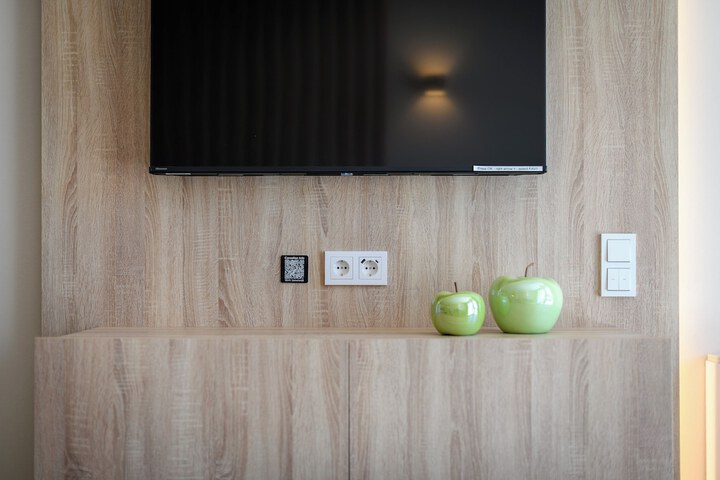 Room 83 of 208