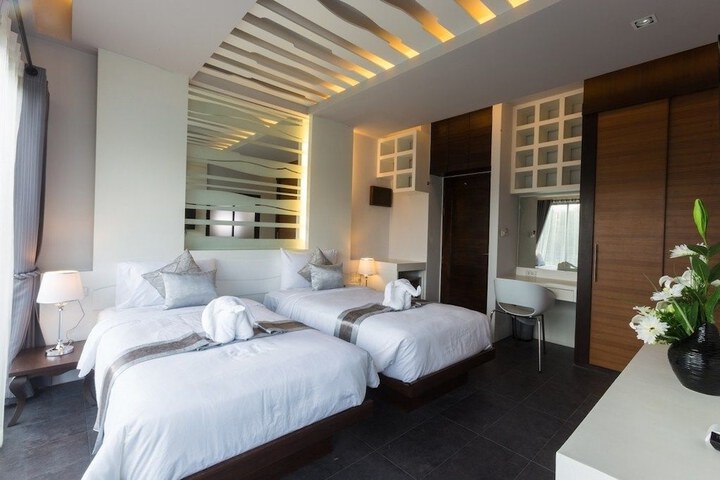 Room 8 of 87