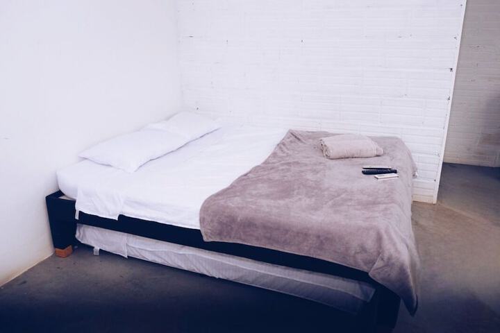 Room 2 of 27