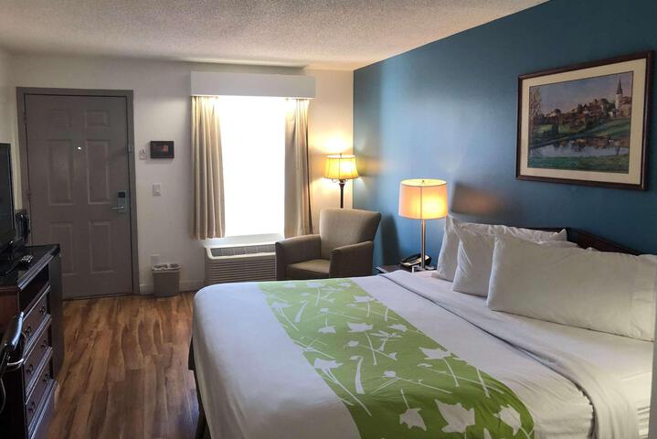 Basic Double Room (1 of 2)