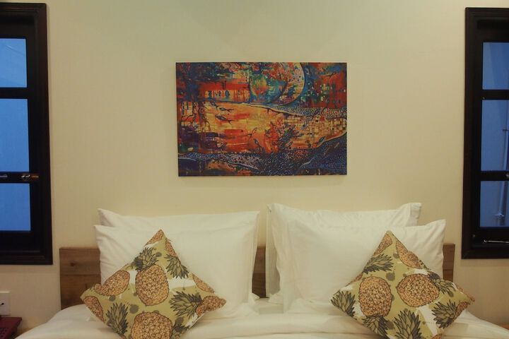 Room 9 of 100