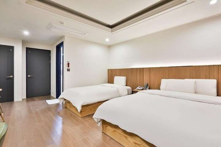 Room 28 of 44