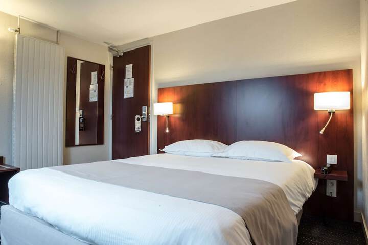 Room 6 of 73
