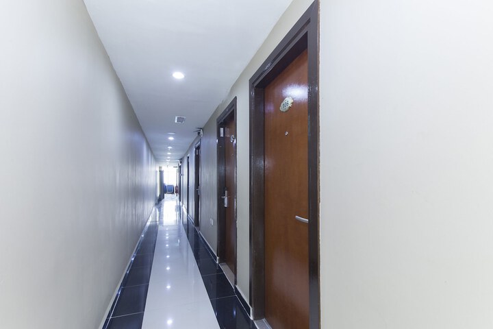 Ballroom/Hall 32 of 39