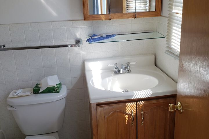 Bathroom sink