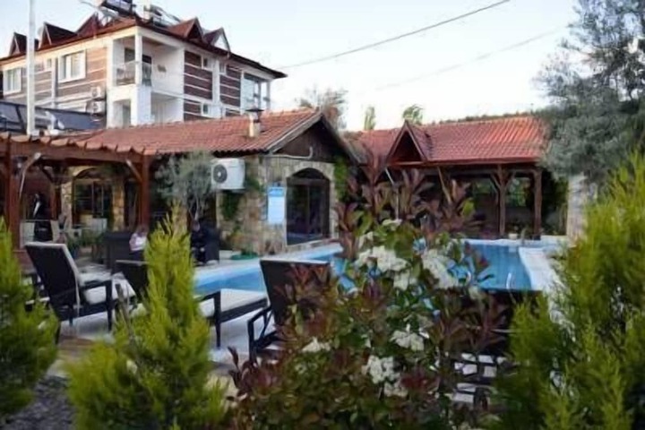 Hotel Exterior 70 of 73