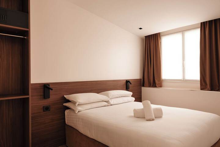 Room 10 of 35