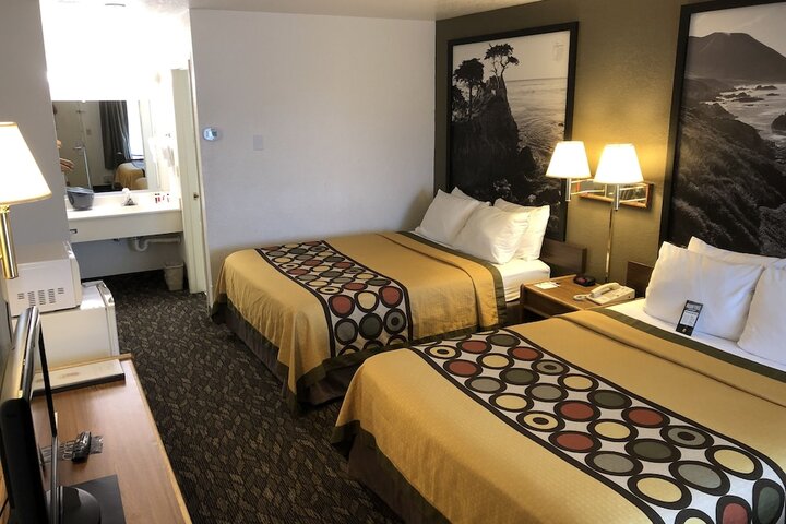 1 Queen Bed (19 of 49)