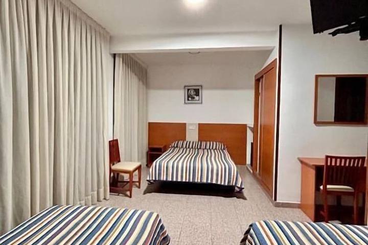 Room 9 of 31