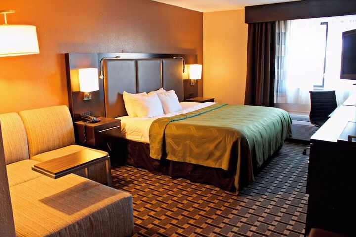 1 King Bed (2 of 9)