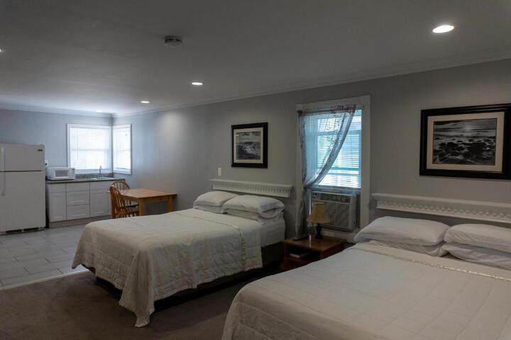 Economy Room 1 Queen Bed (20 of 26)