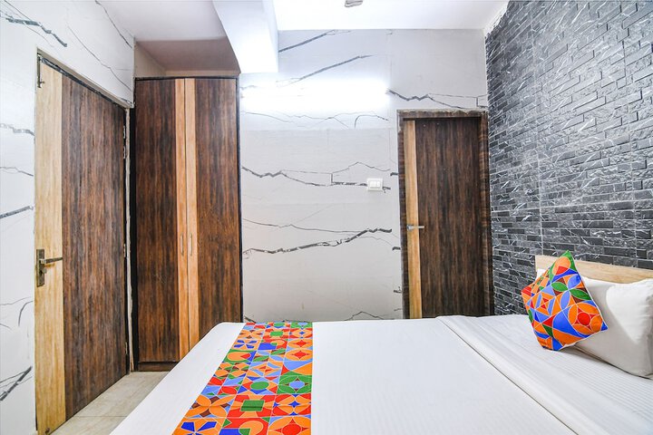 Room 8 of 28
