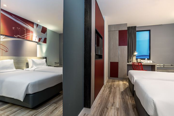 Room 4 of 65