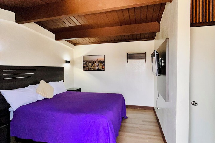 Room 3 of 34