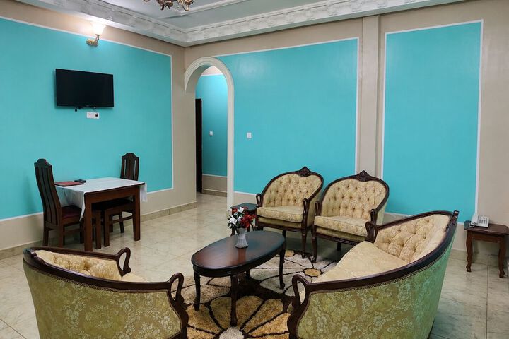 Lounge 98 of 101