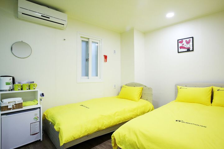 Room 10 of 33