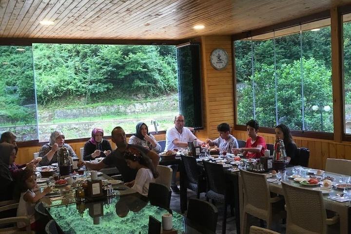 Dining 9 of 13