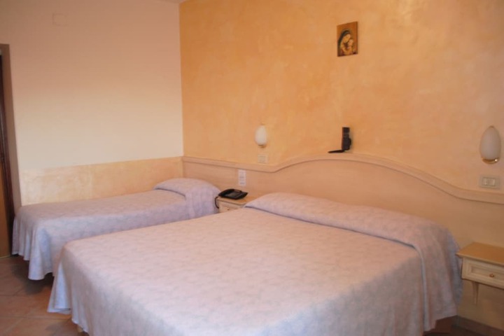 Room 9 of 26